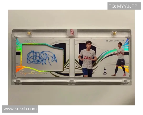 网红主播激情拆解足球球星卡包 狂热粉丝现场见证珍稀卡片揭晓